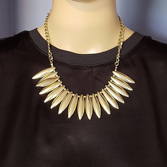 STATEMENT NECKLACE - golden spikes - Picture 3 of 4